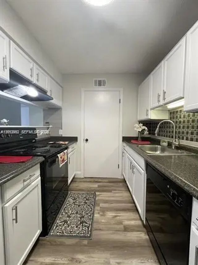 3 of 18 - 2315 N Congress Avenue #21, Boynton Beach, FL