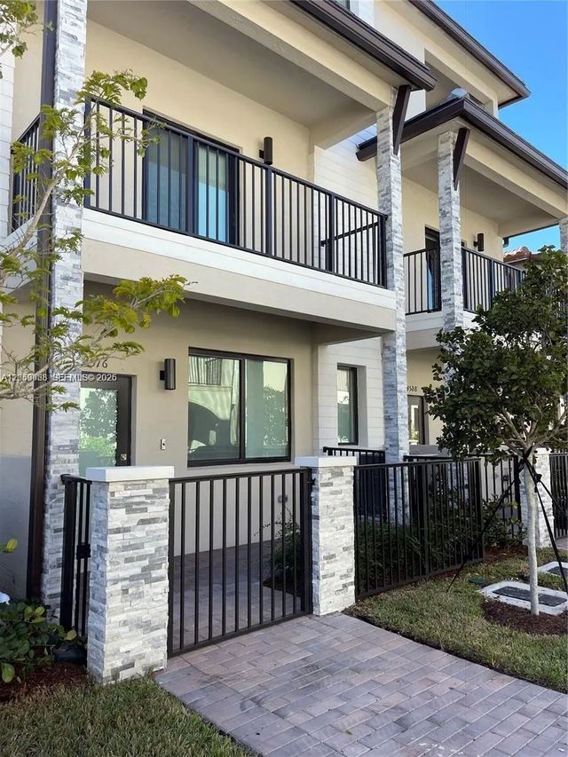 4576 Nw 83rd Path, Doral