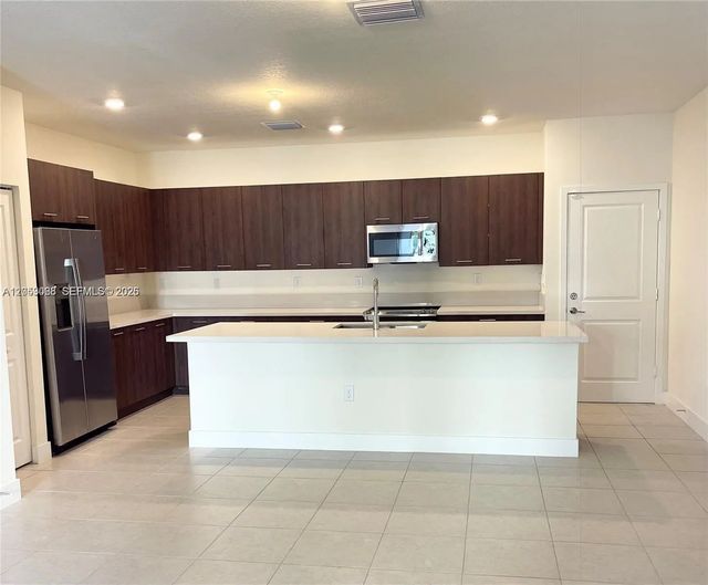 3 of 16 - 4576 Nw 83rd Path, Doral, FL