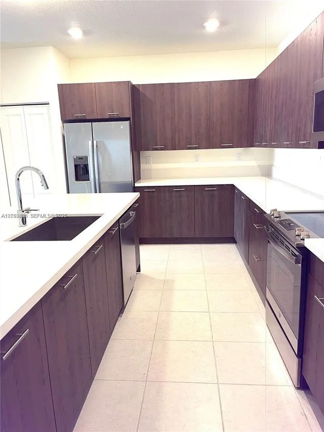 4 of 16 - 4576 Nw 83rd Path, Doral, FL