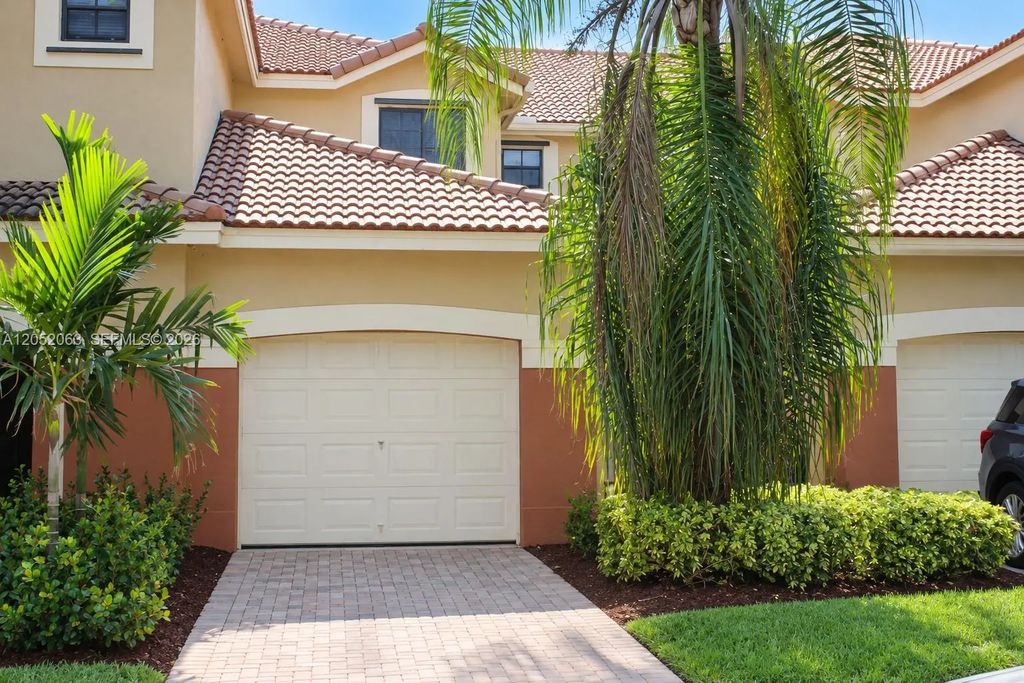 4258 Vineyard Circle, Weston
