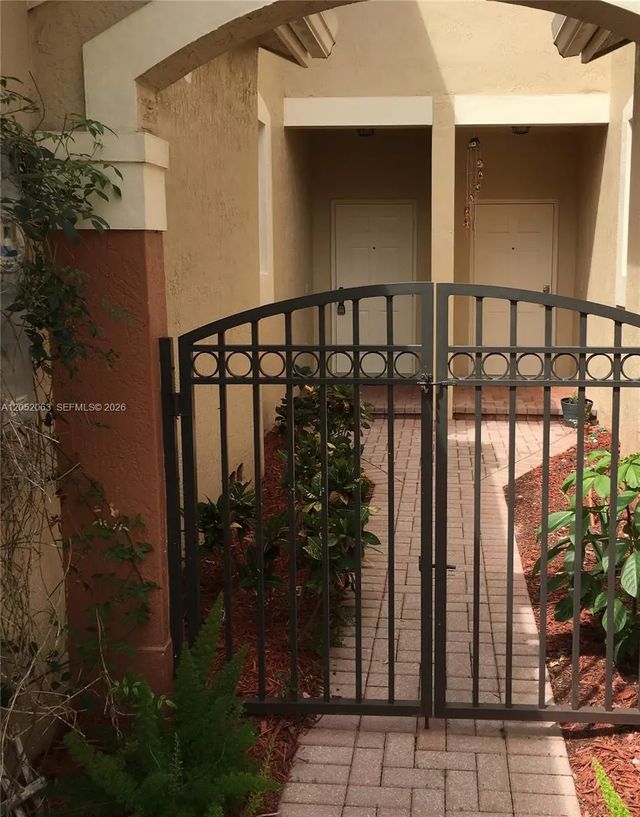 4258 Vineyard Circle, Weston