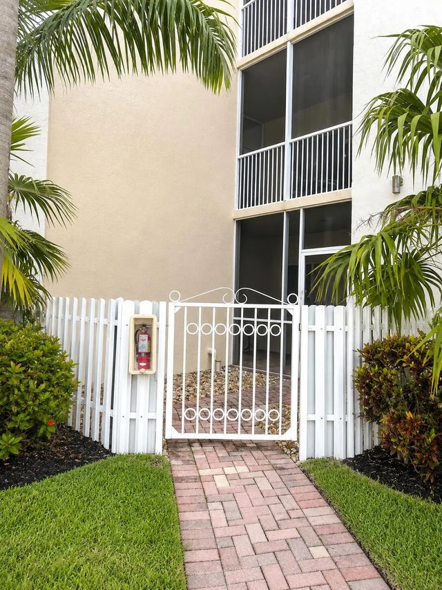 7775 Yardley Drive #115, Tamarac