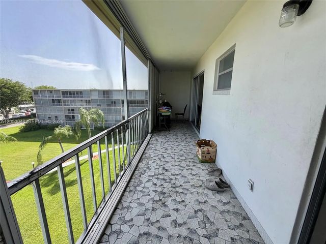 4 of 19 - 4700 Washington Street #502, Hollywood, FL