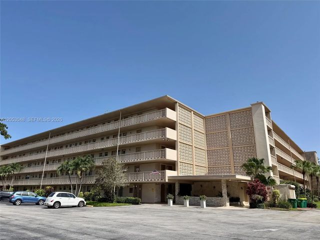 5 of 19 - 4700 Washington Street #502, Hollywood, FL