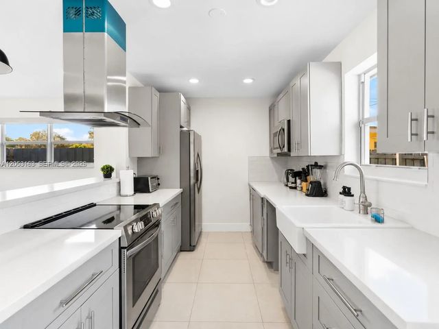 3 of 13 - 6441 Meade Street, Hollywood, FL