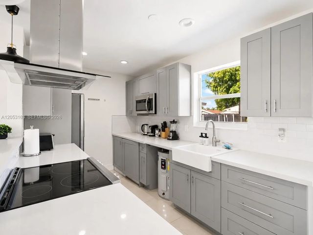 4 of 13 - 6441 Meade Street, Hollywood, FL