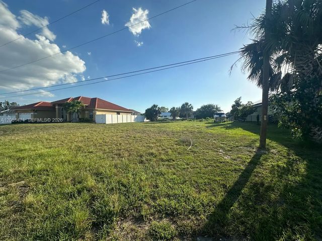 930 Sw 8th Place, Cape Coral