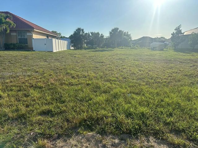 2 of 4 - 930 Sw 8th Place, Cape Coral, FL