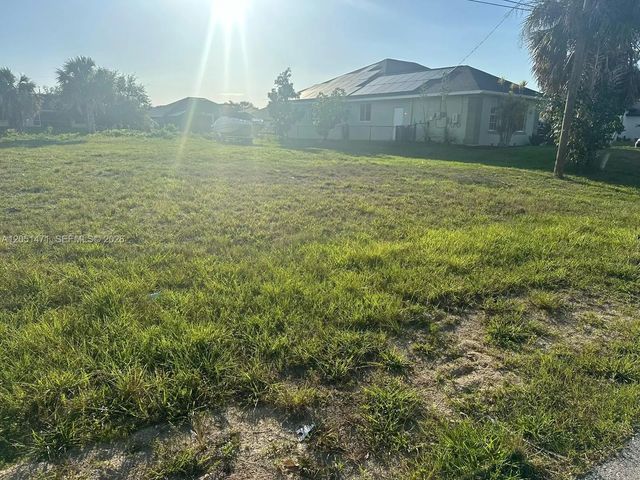 3 of 4 - 930 Sw 8th Place, Cape Coral, FL
