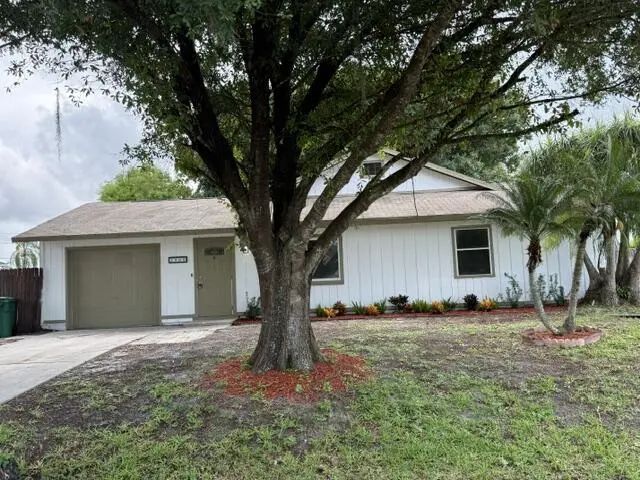 2 of 17 - 2008 Sw Hampshire Lane, Port St. Lucie, FL