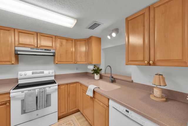 4 of 24 - 2302 Sunrise Boulevard #blg 1, 209, Fort Pierce, FL
