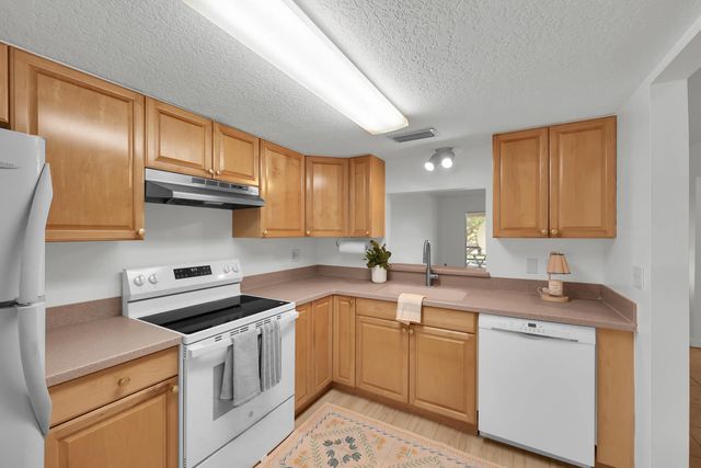 5 of 24 - 2302 Sunrise Boulevard #blg 1, 209, Fort Pierce, FL