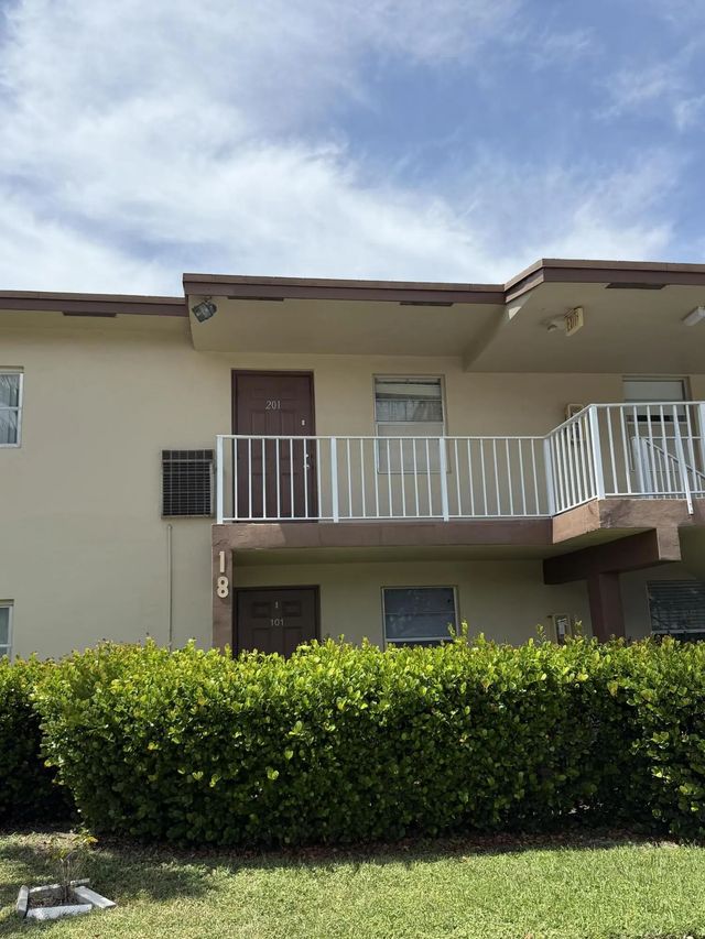 3 of 24 - 7405 W Atlantic Boulevard #201, Margate, FL