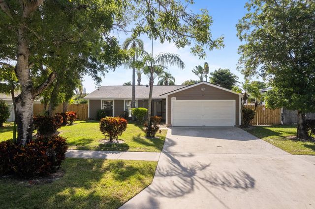 108 Cambridge Lane, Royal Palm Beach