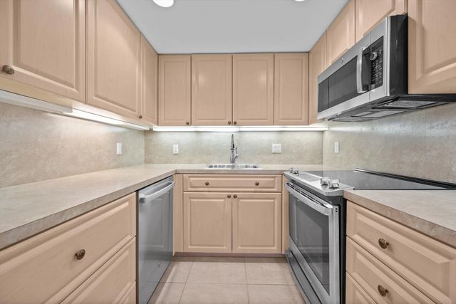 5 of 25 - 2773 S Ocean Boulevard #416, Palm Beach, FL