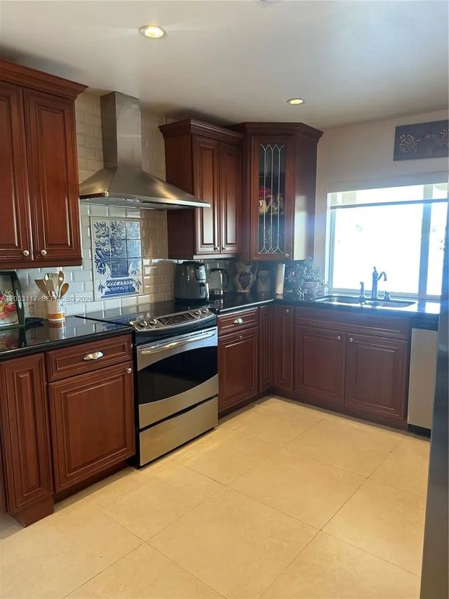 4 of 27 - 5030 Sw 149th Place, Miami, FL