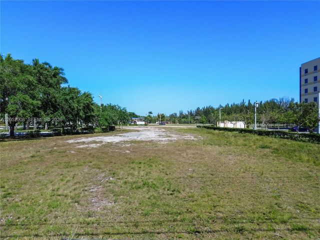 4 of 8 - 352xx S Dixie Highway, Florida City, FL