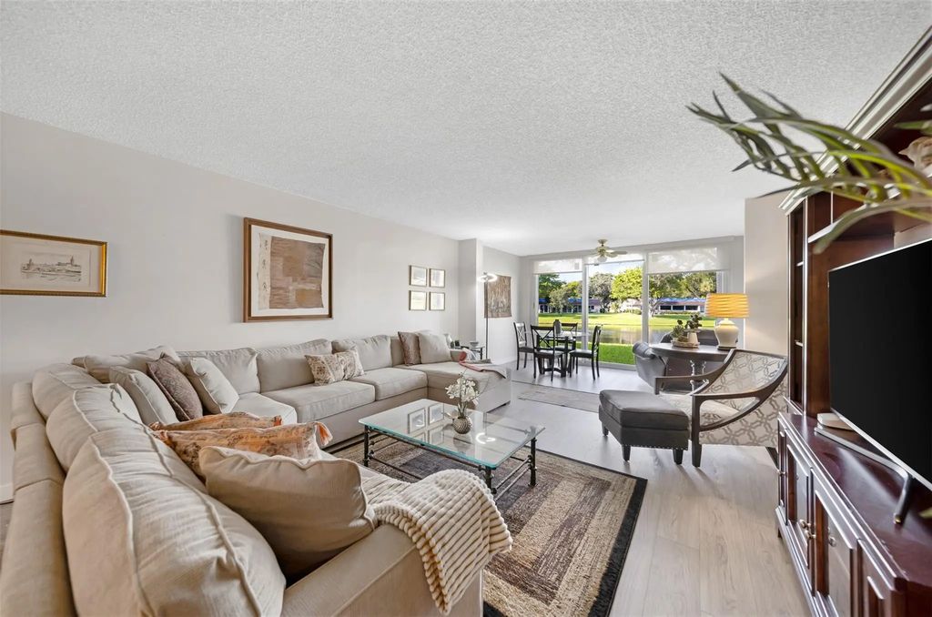 3611 Oaks Clubhouse Drive #104, Pompano Beach