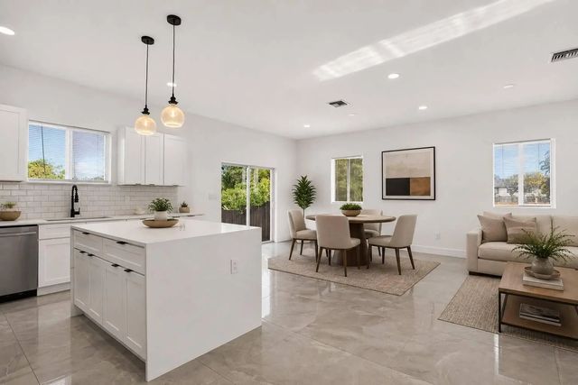 2 of 35 - 655 Nw 24th Avenue, Fort Lauderdale, FL