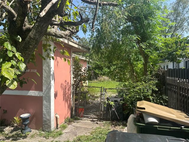 4 of 25 - 440 Nw 133rd Street, North Miami, FL