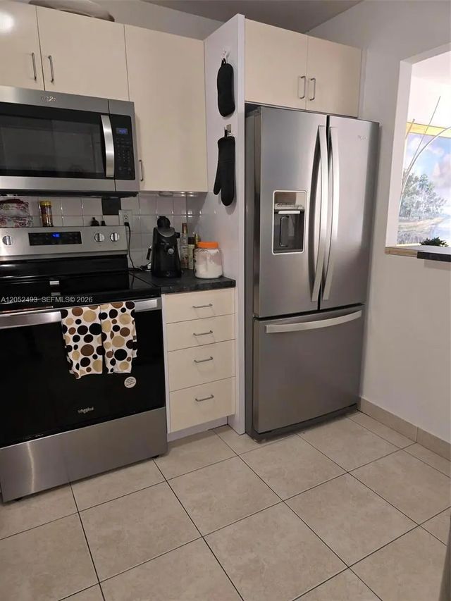 4 of 12 - 1901 Brickell Avenue #b504, Miami, FL