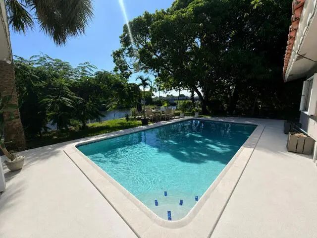 5 of 35 - 2060 Nw 37th Street, Oakland Park, FL