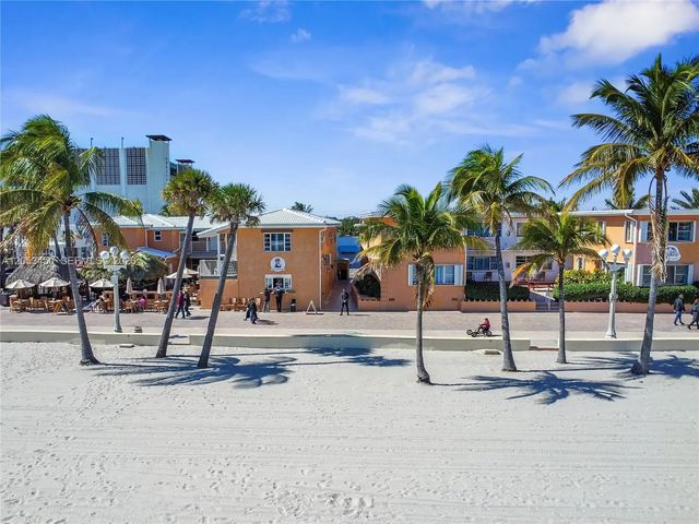 4 of 32 - 2300-2325 N Surf Road, Hollywood, FL