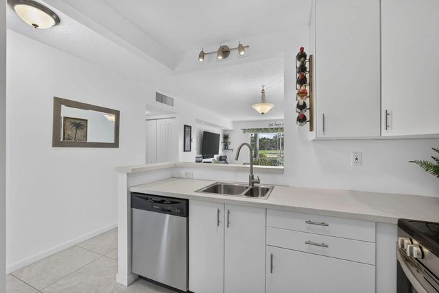 4 of 44 - 4299 Nw 16th Street #101, Lauderhill, FL