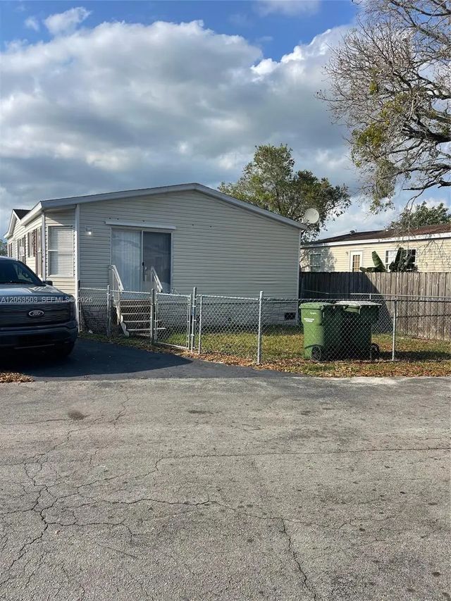 4 of 18 - 220 Ne 12th Avenue #lot 160, Homestead, FL