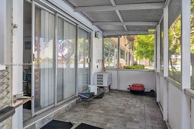 3 of 14 - 19000 Ne 3rd Court #405, Miami, FL