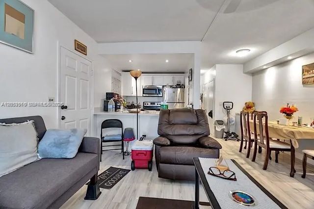 4 of 14 - 19000 Ne 3rd Court #405, Miami, FL