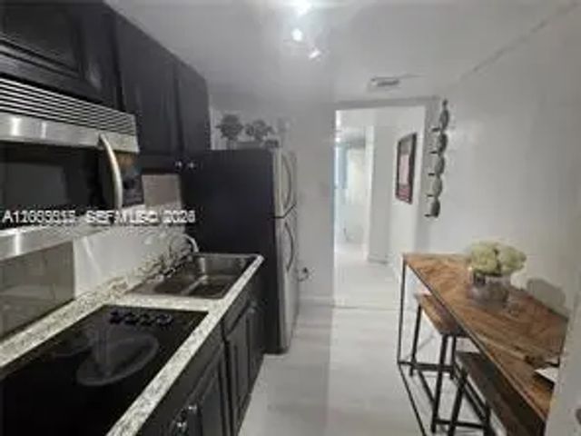 3 of 37 - 18071 Biscayne Boulevard #1402, Aventura, FL