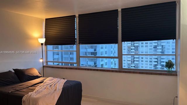 5 of 37 - 18071 Biscayne Boulevard #1402, Aventura, FL