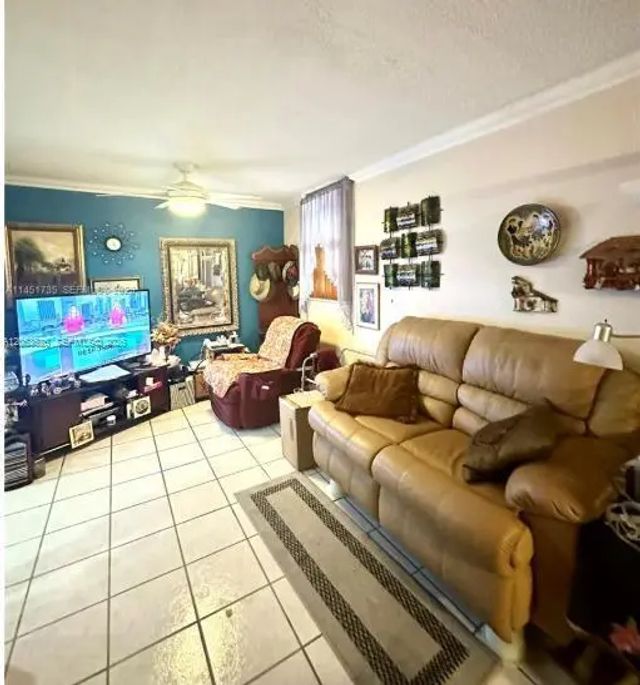 5 of 14 - 1811 Jefferson Street #210, Hollywood, FL