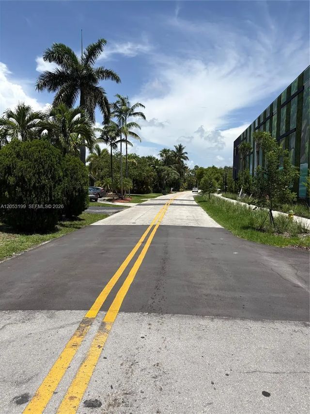 4 of 27 - 3397 Ne 20th Avenue, Oakland Park, FL