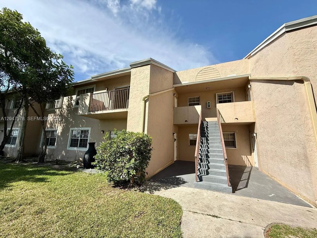 2151 Nw 96th Terrace #15g, Pembroke Pines