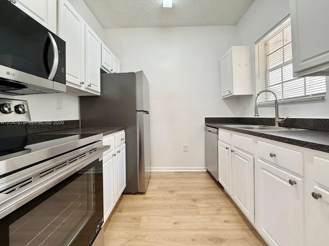 4 of 30 - 2151 Nw 96th Terrace #15g, Pembroke Pines, FL