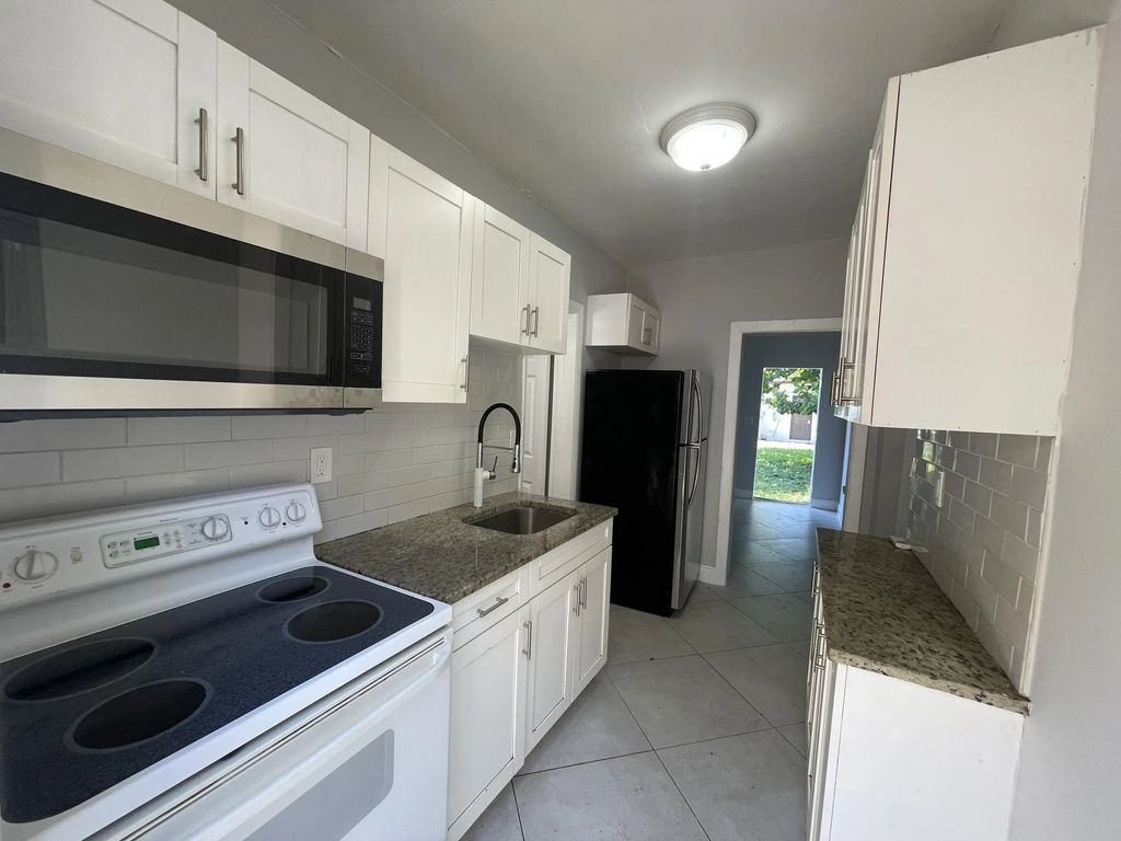 103 Nw 7th Avenue #e, Pompano Beach