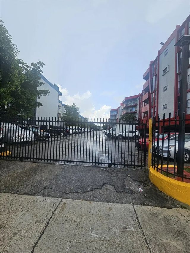 4 of 22 - 1750 W 46th Street #518, Hialeah, FL