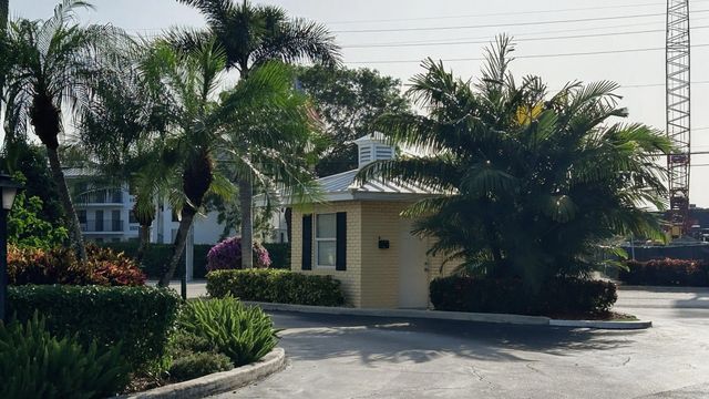 21 Colonial Club Drive #202, Boynton Beach