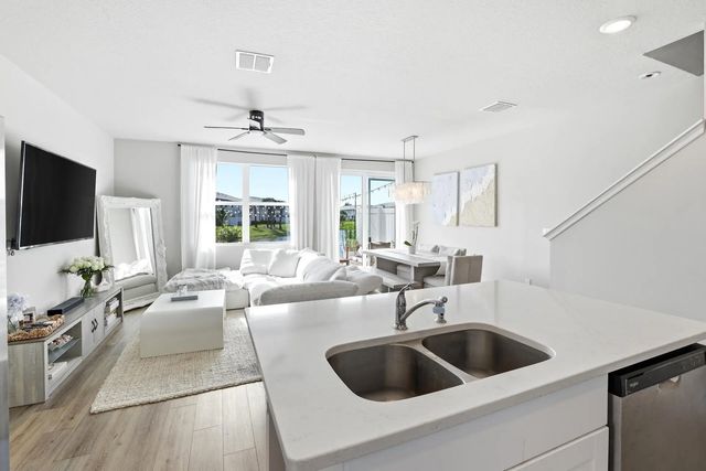 5 of 23 - 5650 Enclave Drive, Mangonia Park, FL