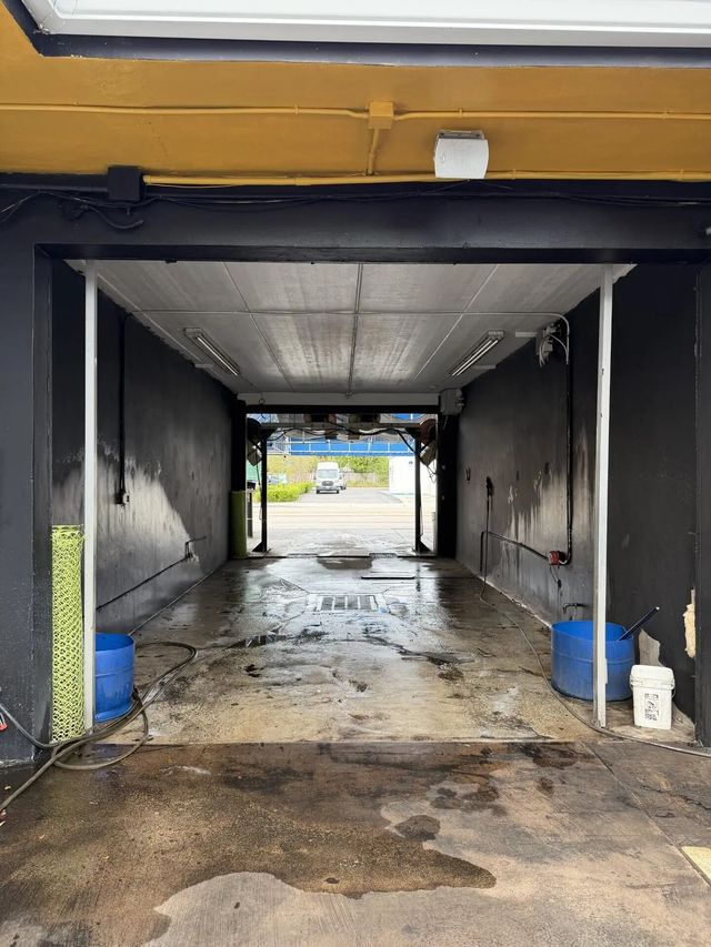 2 of 4 - 824 N Dixie Highway, Lake Worth Beach, FL