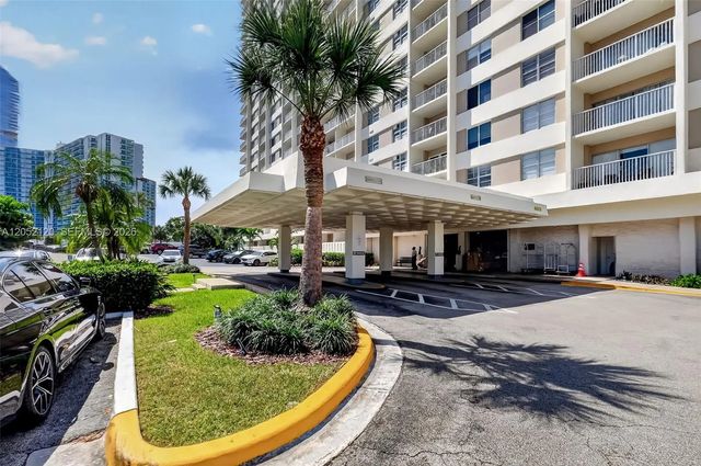 3 of 38 - 300 Bayview Drive #916, Sunny Isles Beach, FL