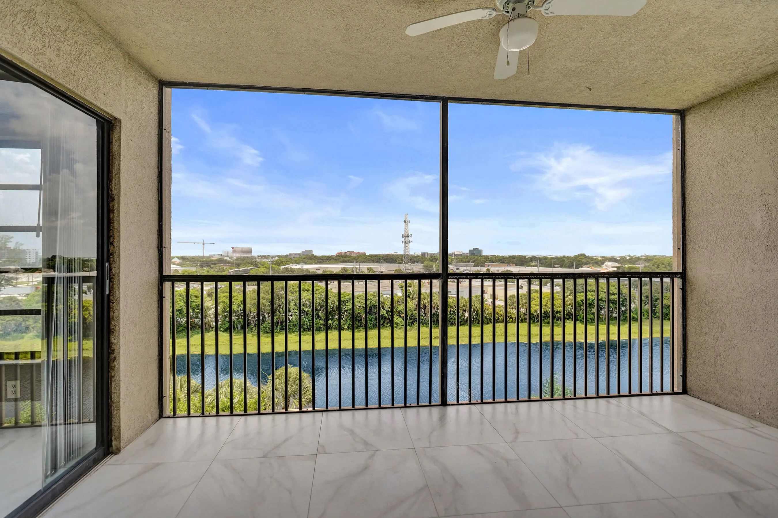 2200 S Cypress Bend Drive #707, Pompano Beach