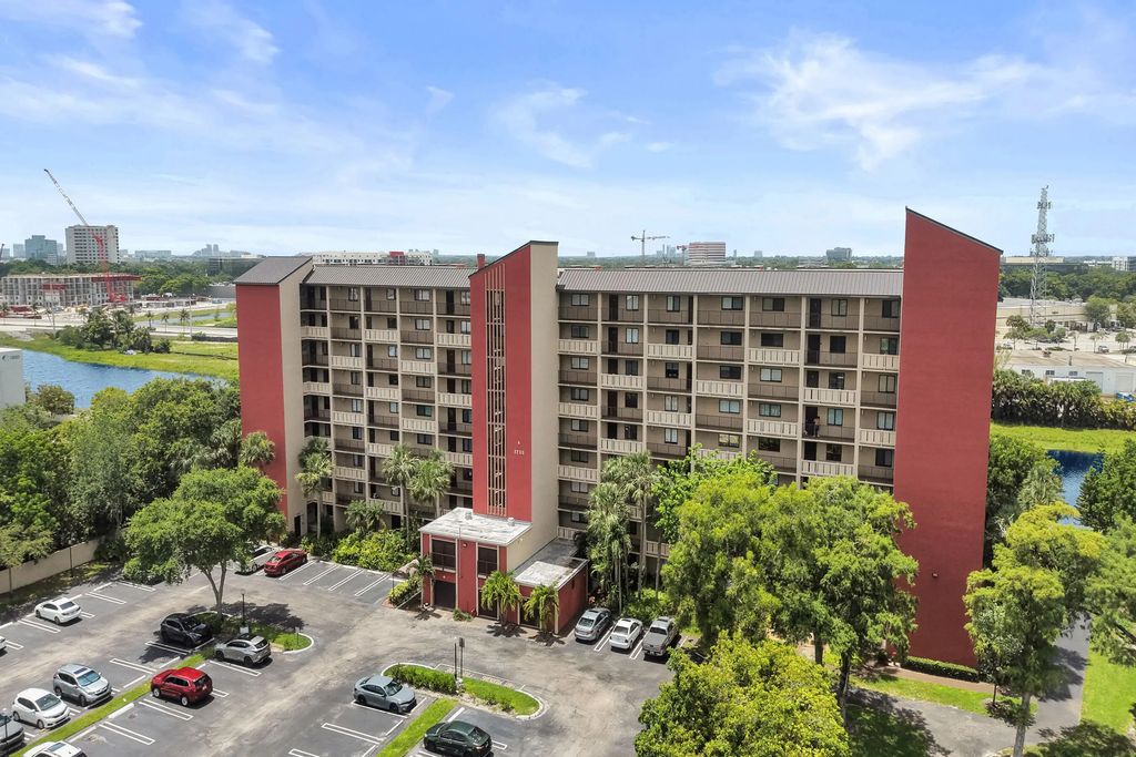 2200 S Cypress Bend Drive #707, Pompano Beach