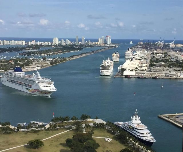 4 of 42 - 1040 Biscayne Boulevard #3802, Miami, FL