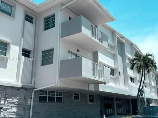 462 Golden Isles Drive #203, Hallandale Beach