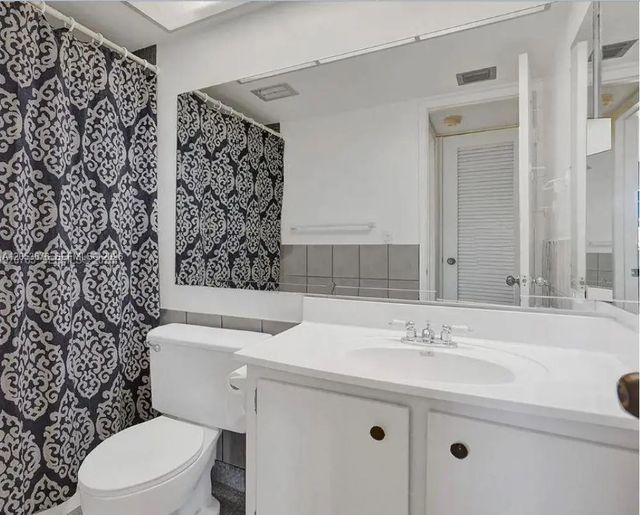 5 of 14 - 4047 Nw 16 #403, Lauderhill, FL