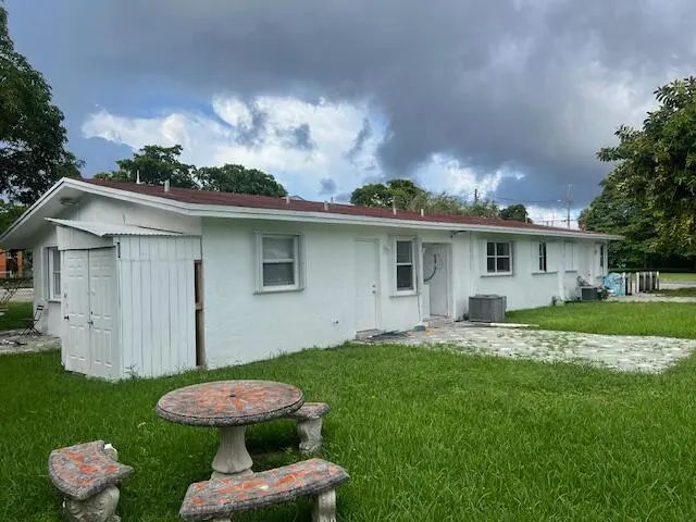 106 Nw 12th Avenue #1-2, Dania Beach